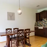 Apartman International House Mit Blick Auf Berge Zw 8 *