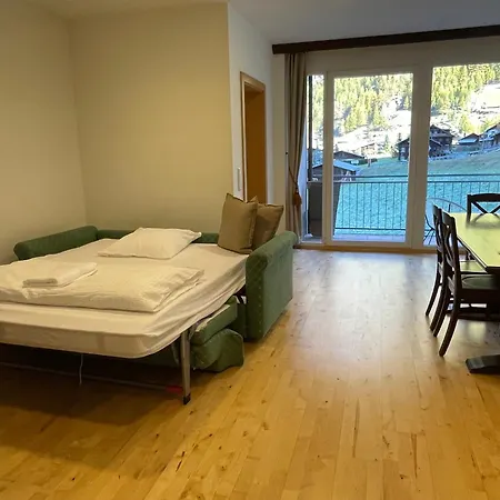 International House Mit Blick Auf Berge Zw 8 *