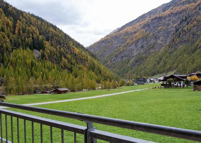 International House Mit Blick Auf Berge Zw 8 *